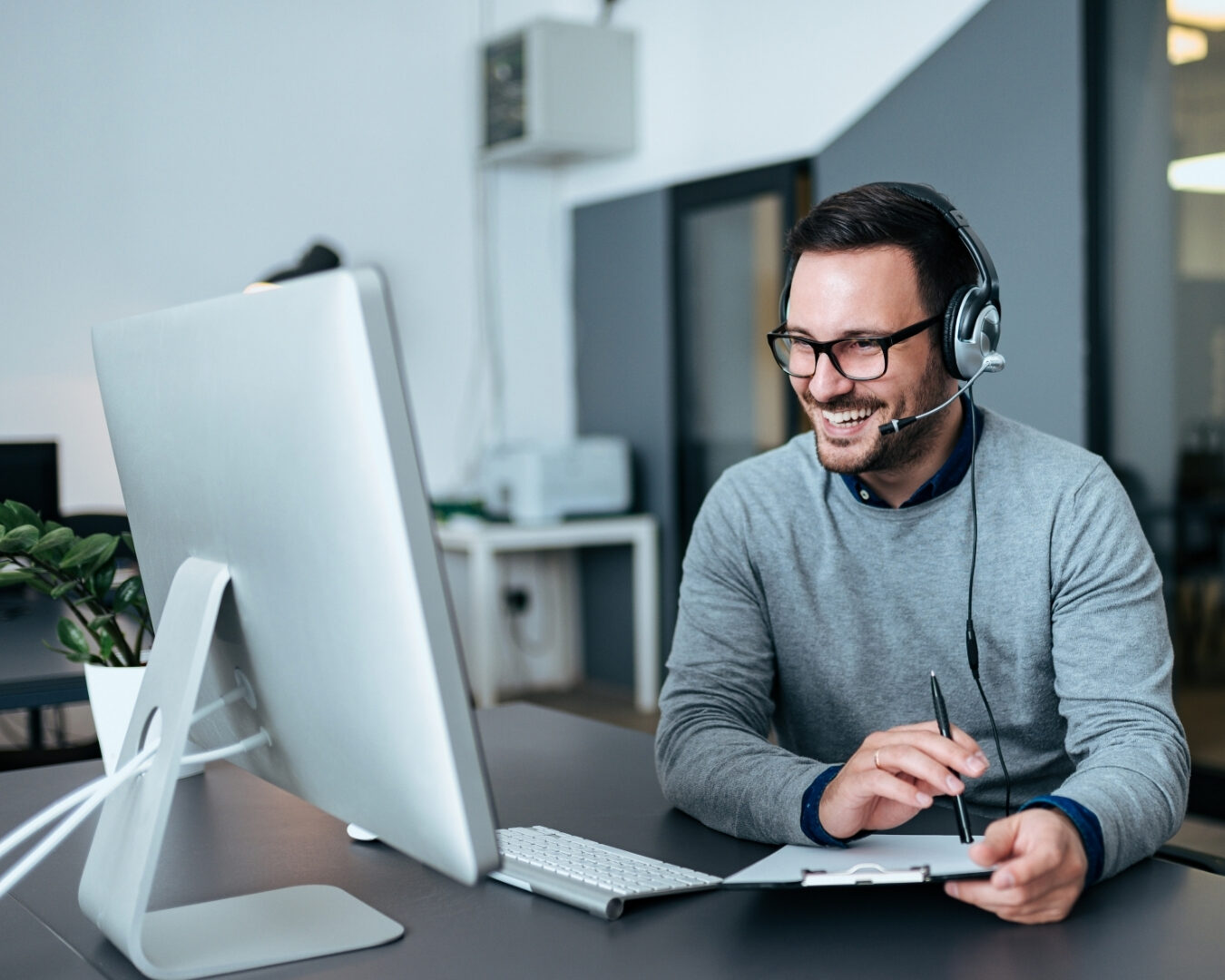 Remote employee securely accessing cloud business applications from a laptop
